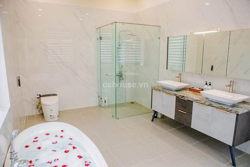 Biệt Thự 189C1/1 Nguyễn Văn Hưởng,P Thảo Điền, TP. Thủ Đức Diện tích đất: 20 × 38m Công nhận 749m2