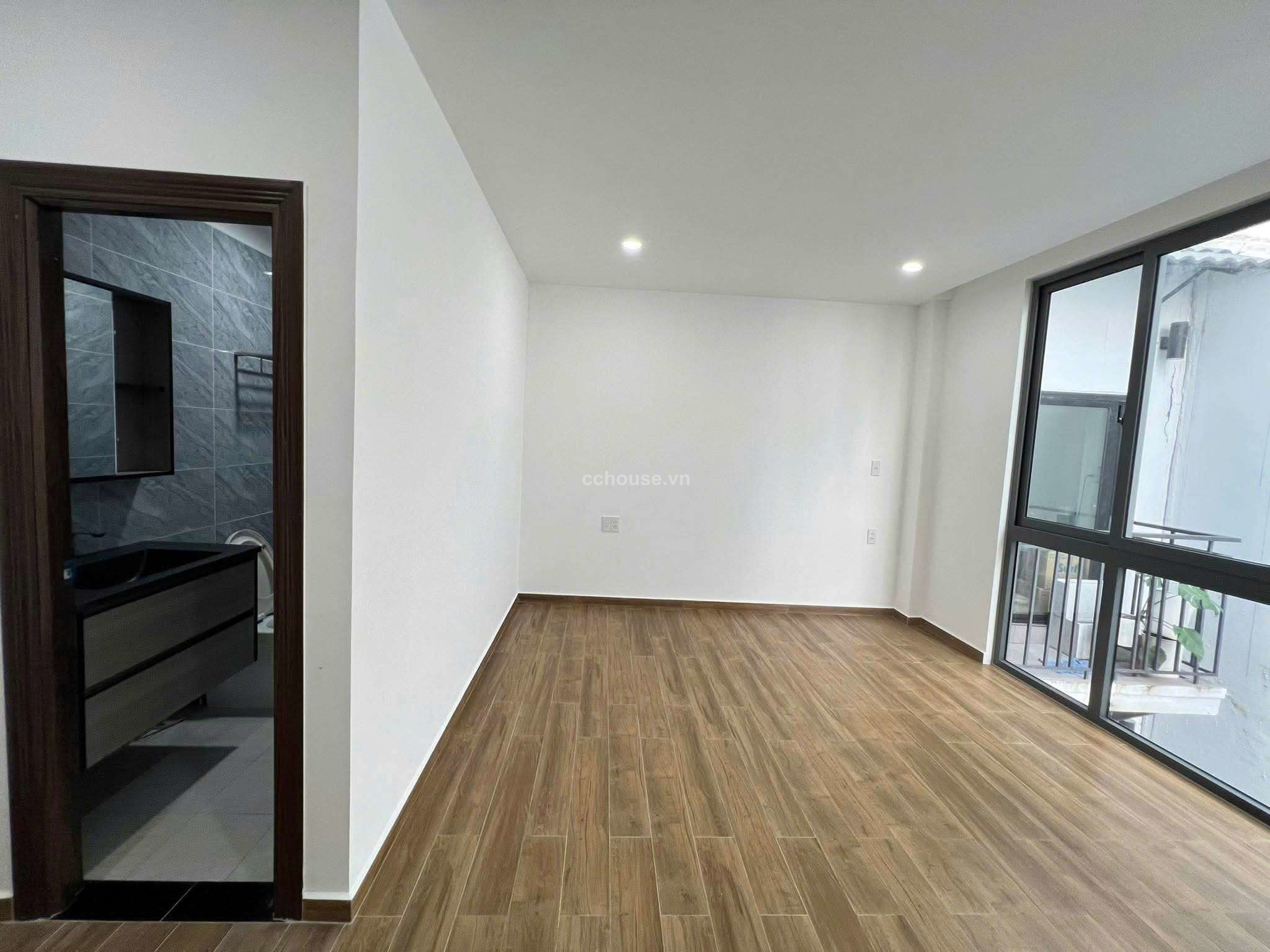 Bán nhà 2MT Trường Sa, P.Nhiêu Lộc. DT 4.75x17m, 6 tầng MCT