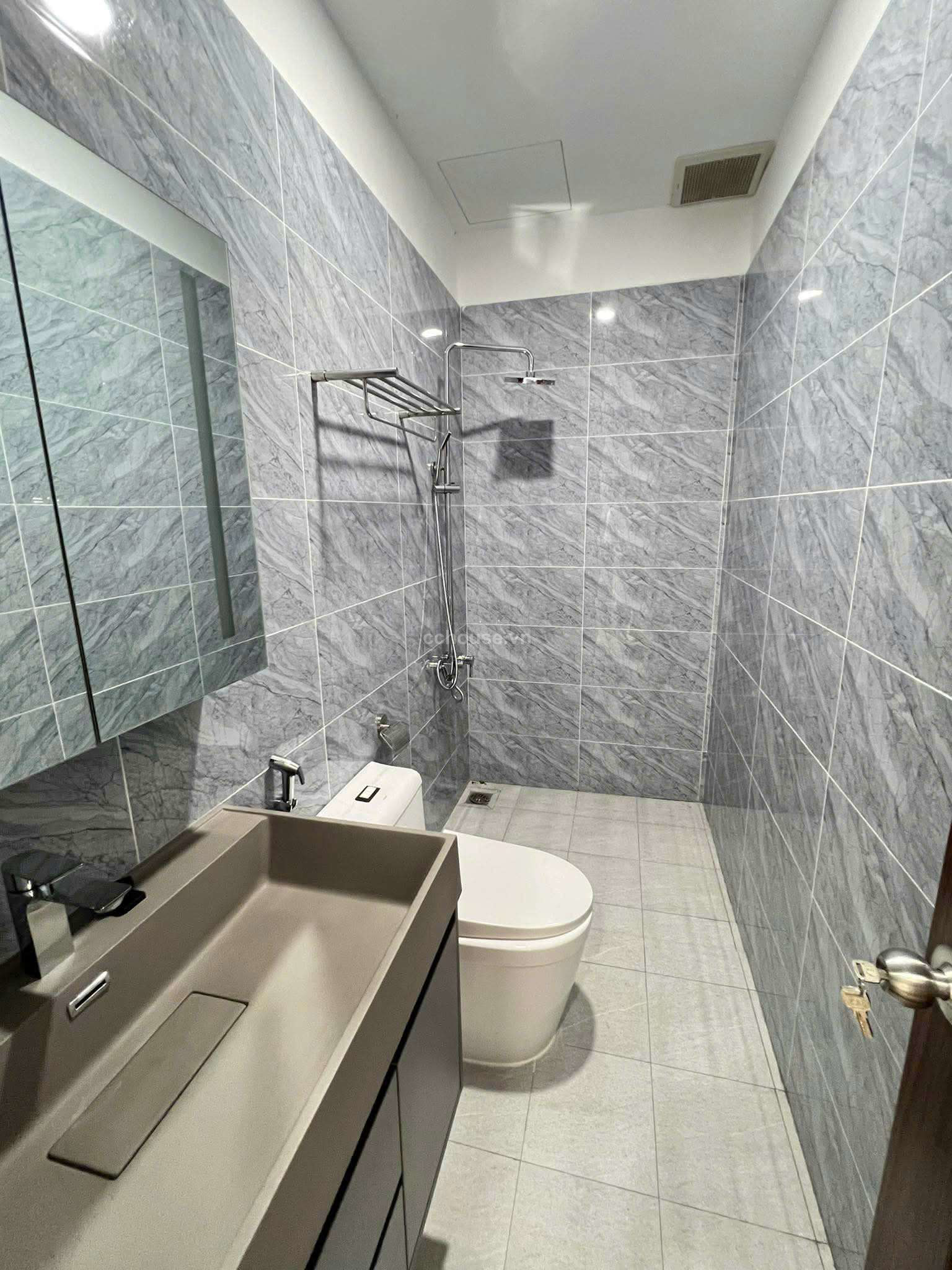 Bán nhà 2MT Trường Sa, P.Nhiêu Lộc. DT 4.75x17m, 6 tầng MCT