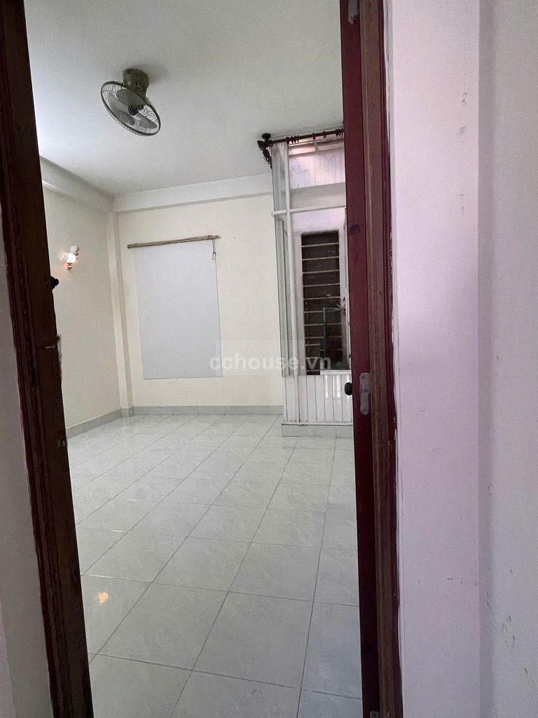 Cho thuê nhà MT Ni Sư Huỳnh Liên, P.Bảy Hiền. DT 4x14m, 3 tầng