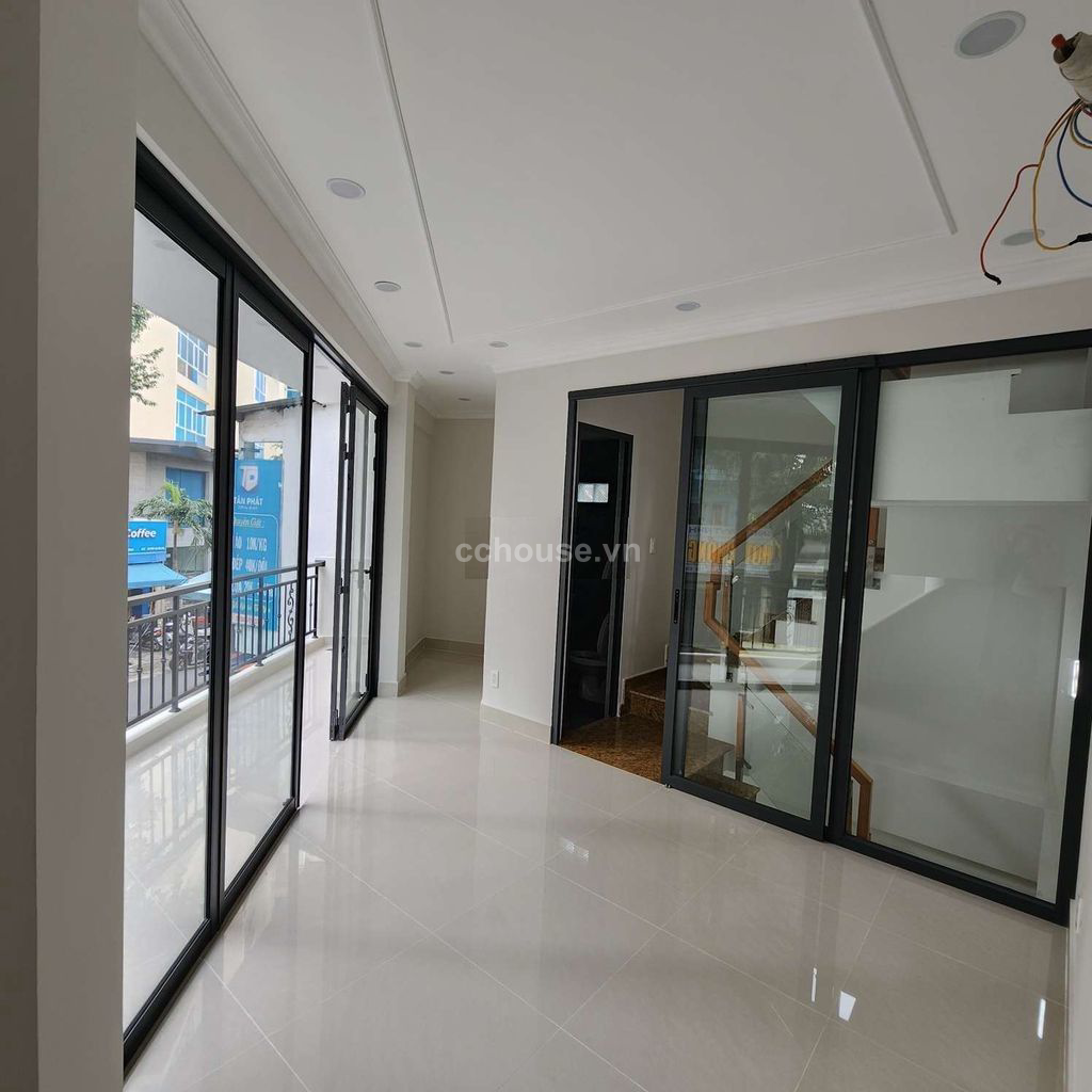 Bán nhà MTKD Nguyễn Thái Bình, P.Tân Sơn Nhất. DT 8x6m, 3 tầng ST