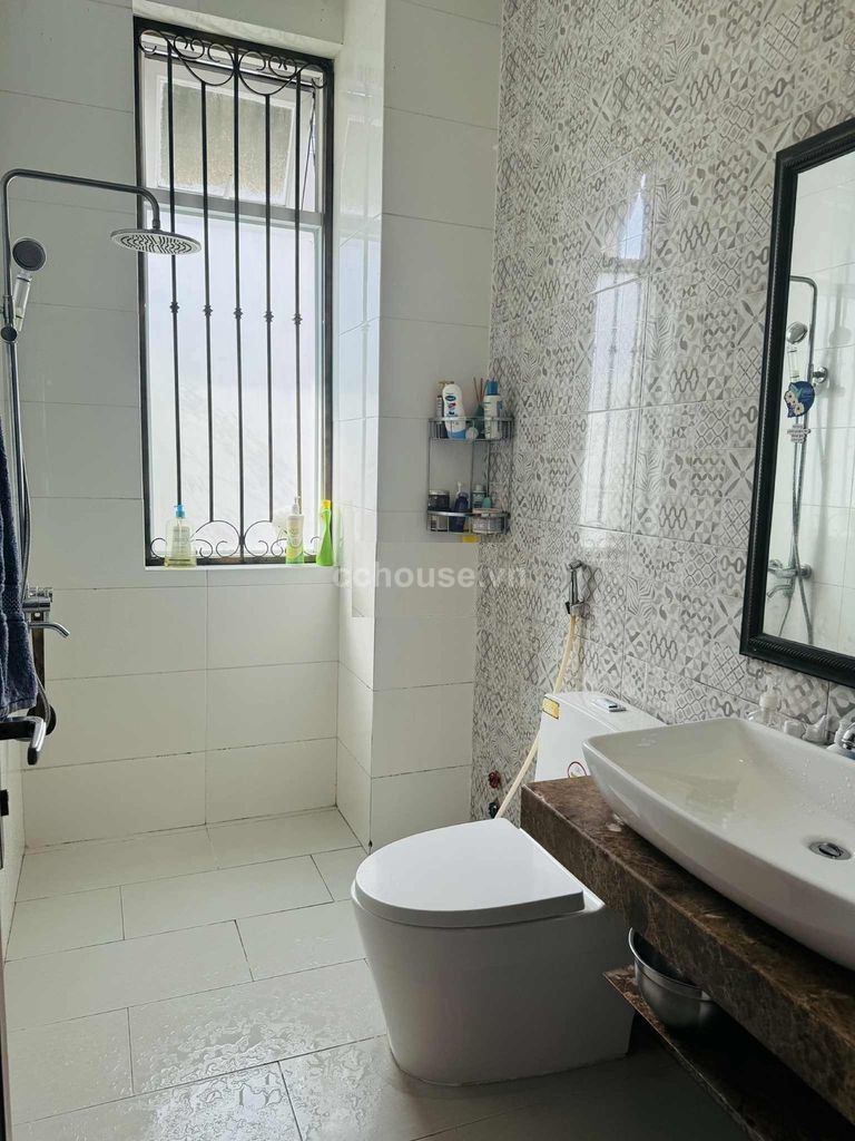 Nhà HXH 8m Lý Thường Kiệt, P.Diên Hồng. DT 5.2x10m, 4 tầng ST