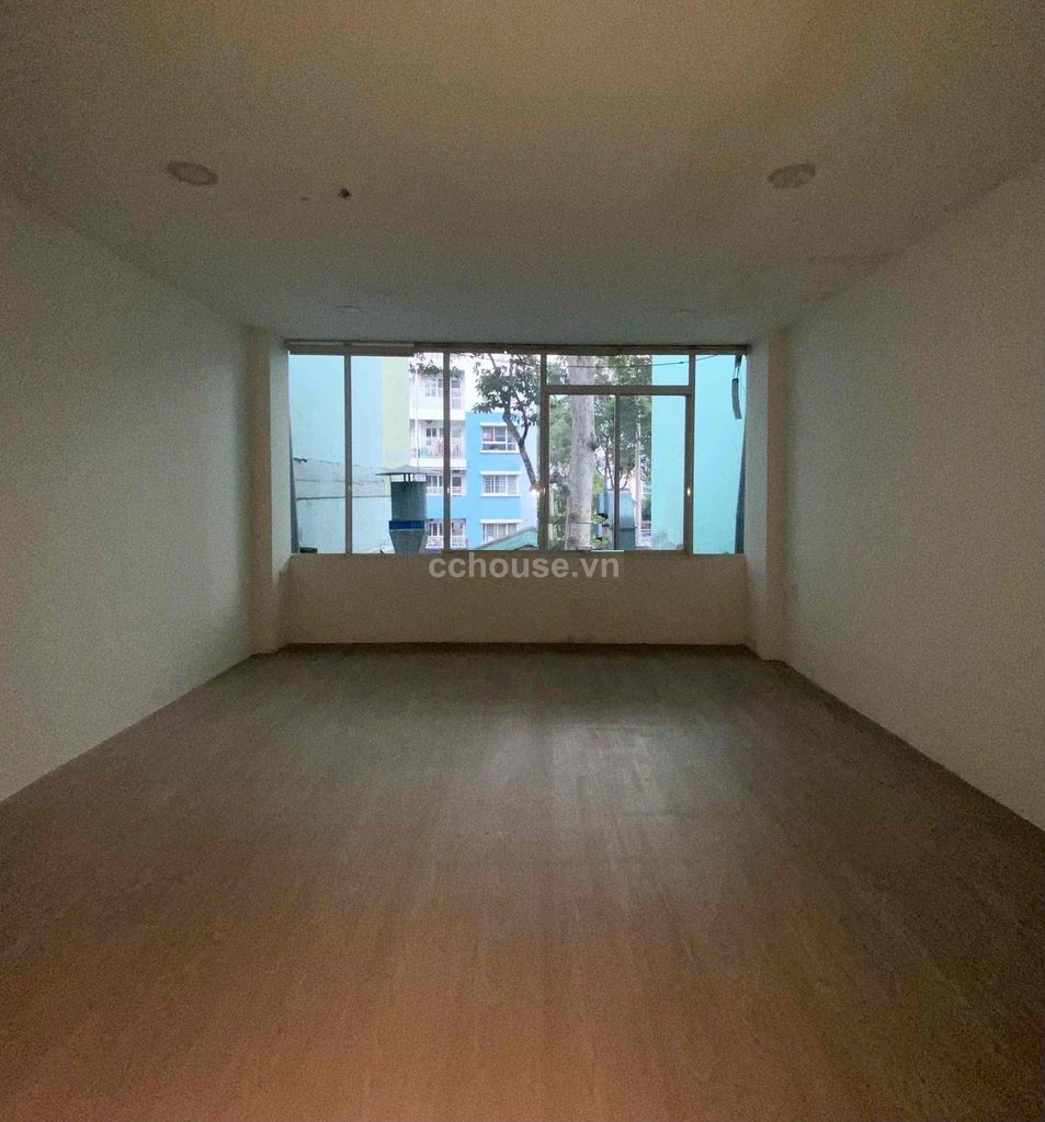 Cho thuê nhà MT Nguyễn Chí Thanh, P.Diên Hồng. DT 4.5x15m, 4 tầng