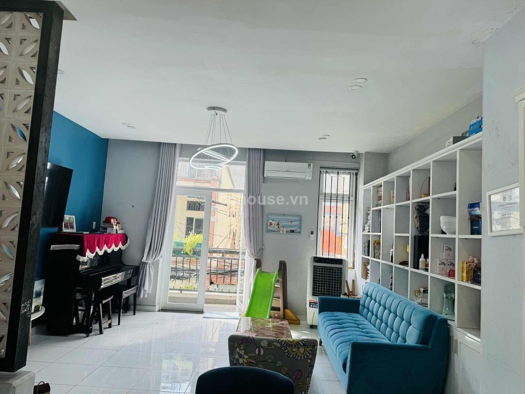 Nhà HXH 8m Lý Thường Kiệt, P.Diên Hồng. DT 5.2x10m, 4 tầng ST