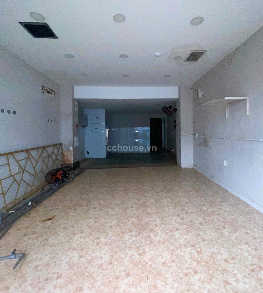 Cho thuê nhà MT Nguyễn Chí Thanh, P.Diên Hồng. DT 4.5x15m, 4 tầng