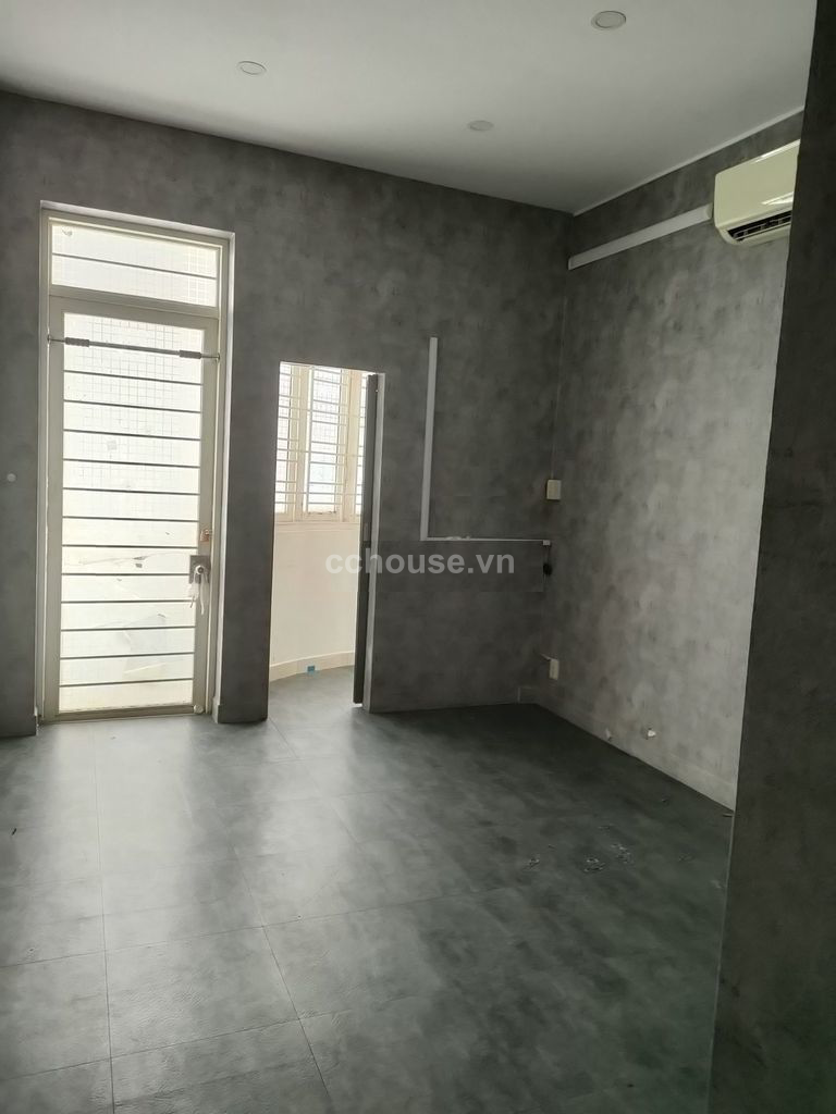 Bán nhà HXH 2 chiều 449 Sư Vạn Hạnh, P.Hòa Hưng. DT 3.3x17m, 3 tầng ST