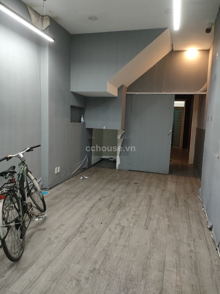 Bán nhà HXH 2 chiều 449 Sư Vạn Hạnh, P.Hòa Hưng. DT 3.3x17m, 3 tầng ST