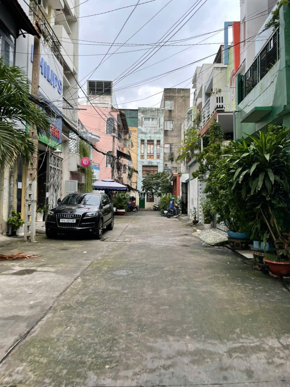 Hẻm hai xe hơi né nhau  Tô hiến thành  P.13  Q10 .