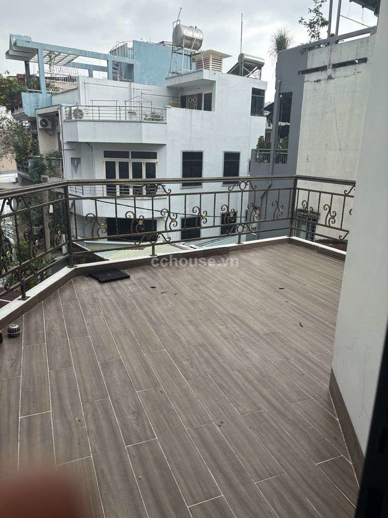 Bán nhà MTKD Phan Xích Long ngay 3 Tháng 2. DT 4x15m, 5 tầng ST thang máy