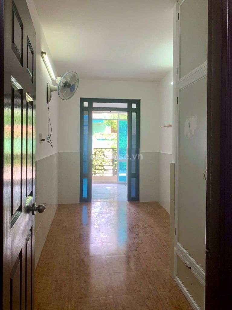 Cho thuê nhà MT Nguyễn Tiểu La, P.Diên Hồng. DT 3x10.5m, 3 tầng ST