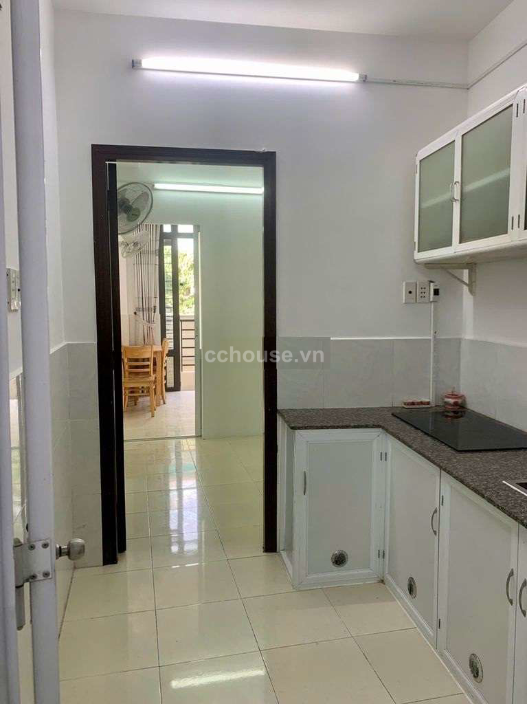 Cho thuê nhà MT Nguyễn Tiểu La, P.Diên Hồng. DT 3x10.5m, 3 tầng ST
