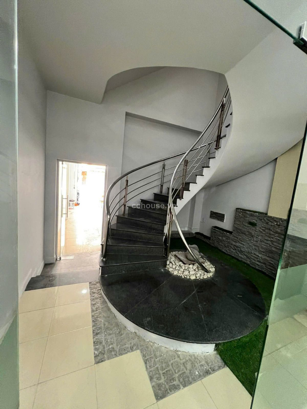 Cho thuê NCMT 425 Nguyễn Thái Bình, P.Bảy Hiền. DT 4.2x17m, 4 tầng