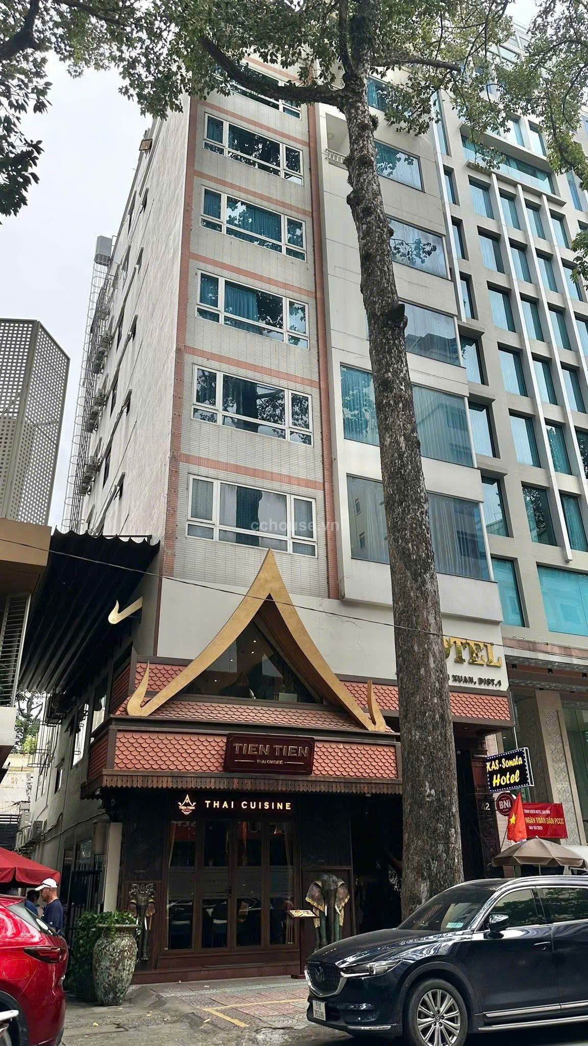 Bán Khách sạn 40 -42 Bùi Thị Xuân, Phường Bến Thành, Quận 1 , Nay là Phường Bến Thành, TP.HCM).