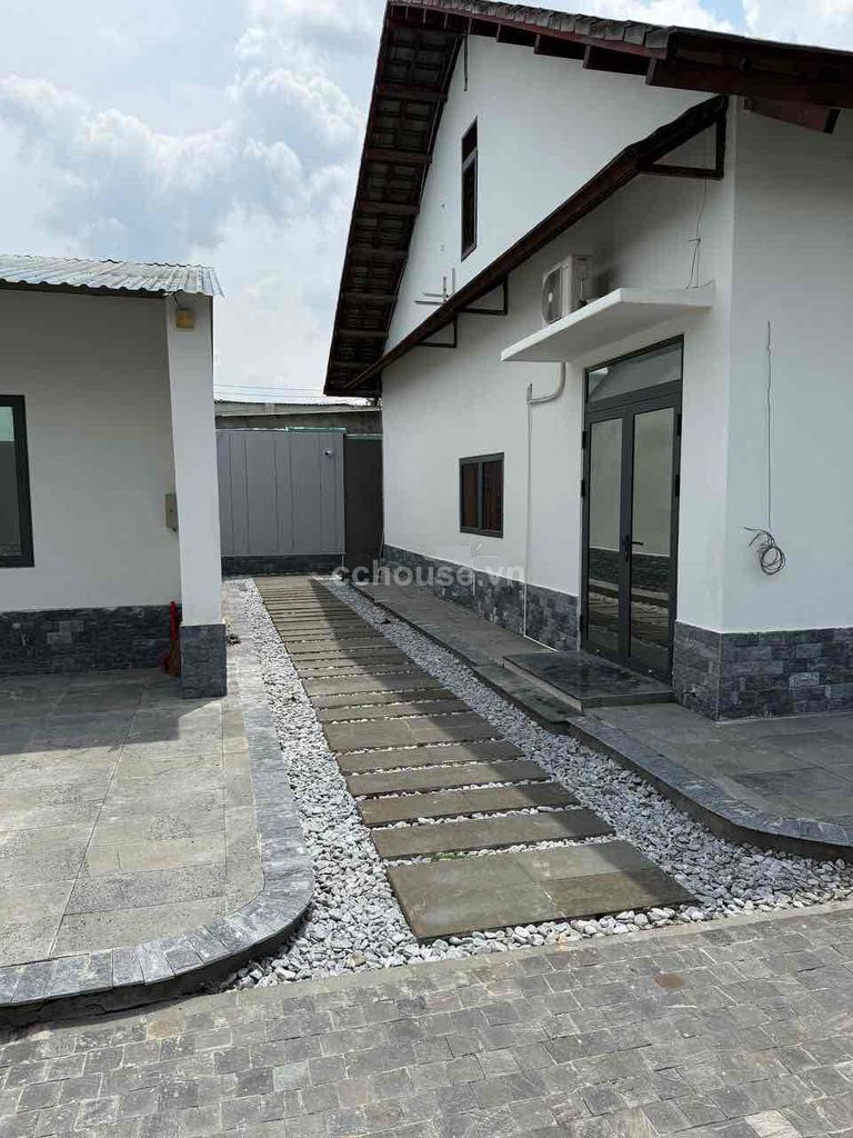 Biệt thự MT Lò Lu (30m), P.Long Phước. DT 25x70m