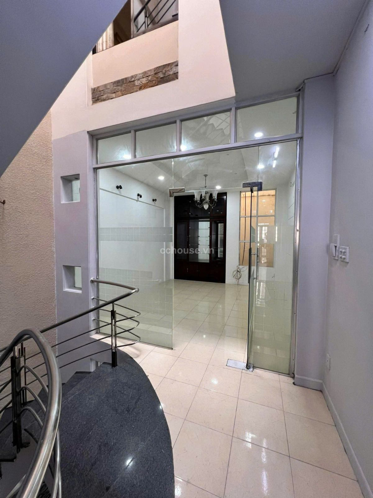 Cho thuê NCMT 425 Nguyễn Thái Bình, P.Bảy Hiền. DT 4.2x17m, 4 tầng