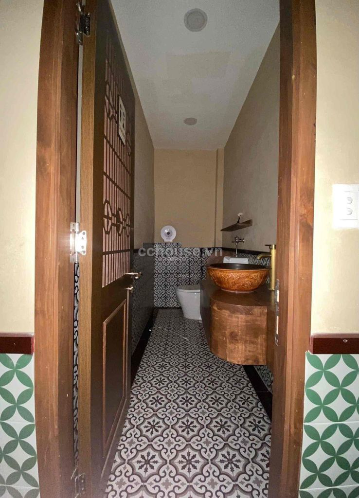 Cho thuê nhà MT Nguyễn Chí Thanh, P.Diên Hồng. DT 4.5x15m, 4 tầng