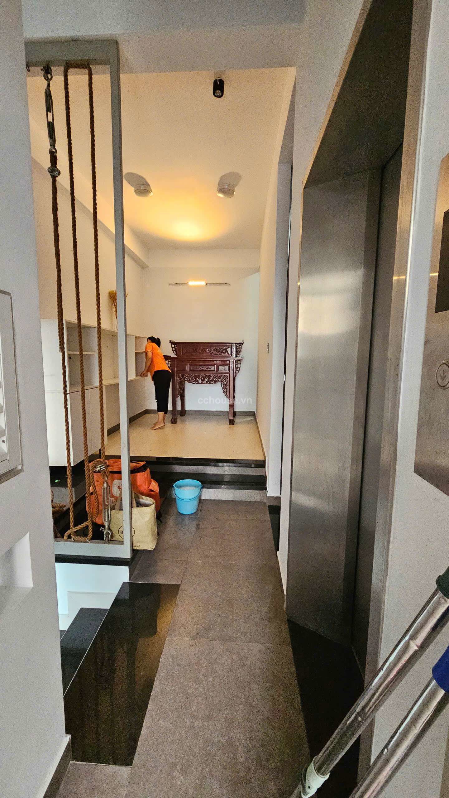 Hẻm xe hơi  6m ngay 606 đường 3/2 . Q.10. . 5 tầng  có tháng máy .