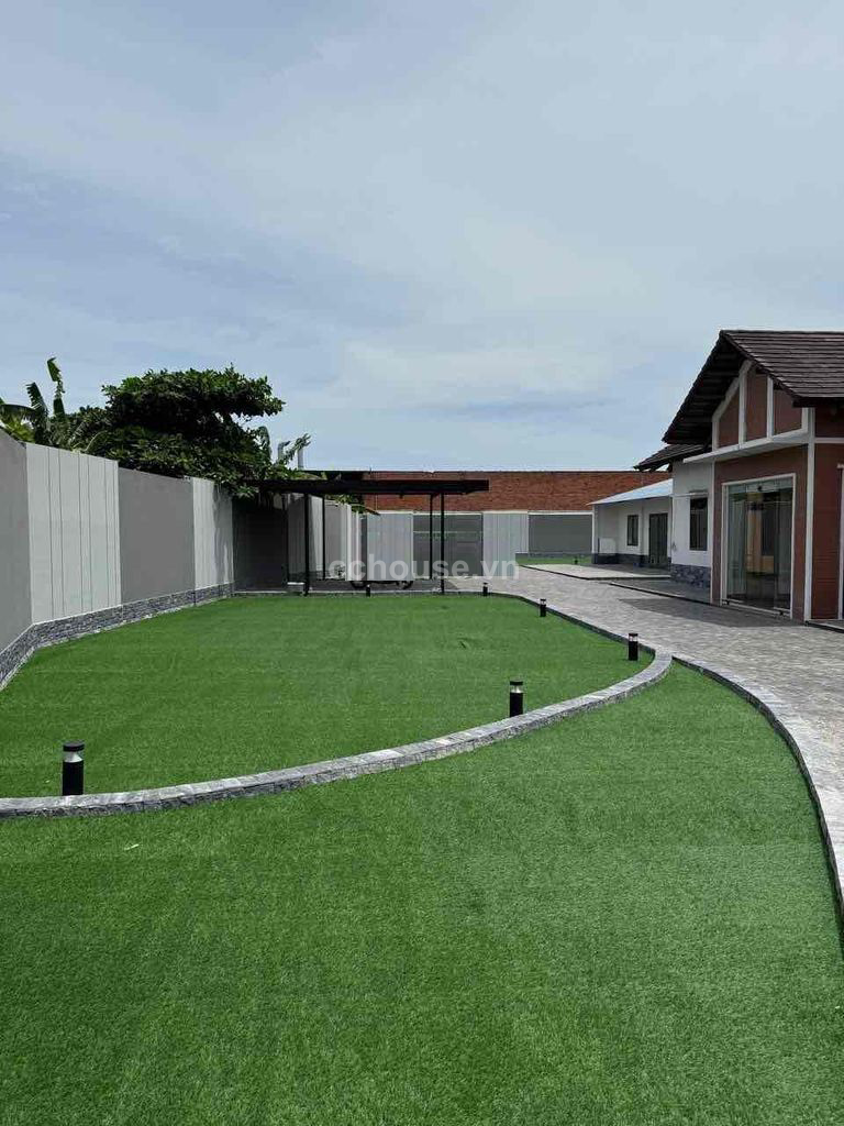 Biệt thự MT Lò Lu (30m), P.Long Phước. DT 25x70m