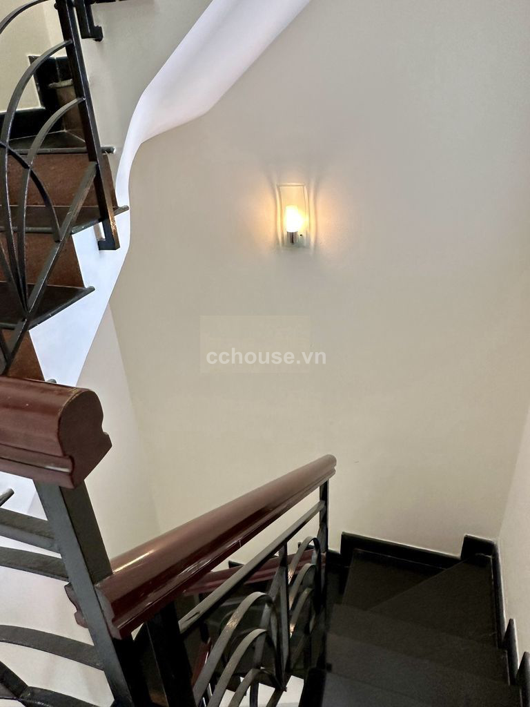 Cho thuê NCMT Thành Thái, P.Diên Hồng. DTSD 125m2