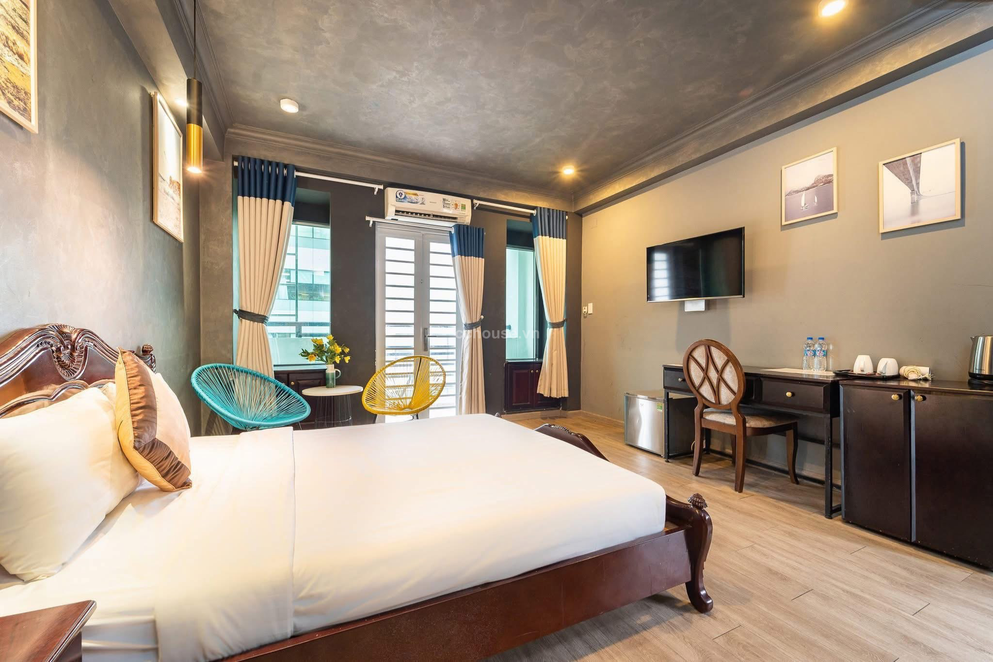 Khách sạn mặt tiền ngay Chợ Bến Thành Quận 1. Hầm + 7 tầng + Thang máy