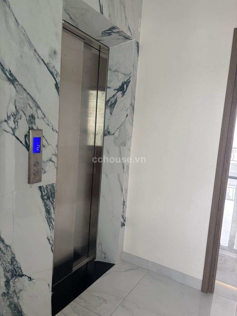 Bán nhà MTKD Phan Xích Long ngay 3 Tháng 2. DT 4x15m, 5 tầng ST thang máy