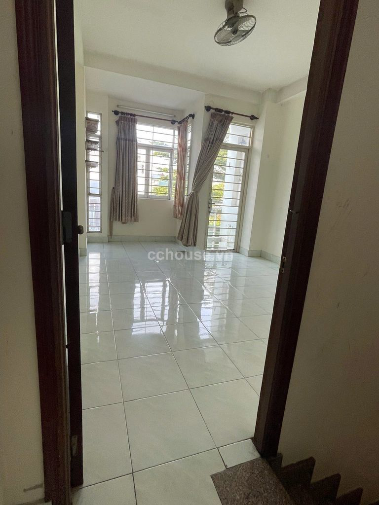 Cho thuê nhà MT Ni Sư Huỳnh Liên, P.Bảy Hiền. DT 4x14m, 3 tầng