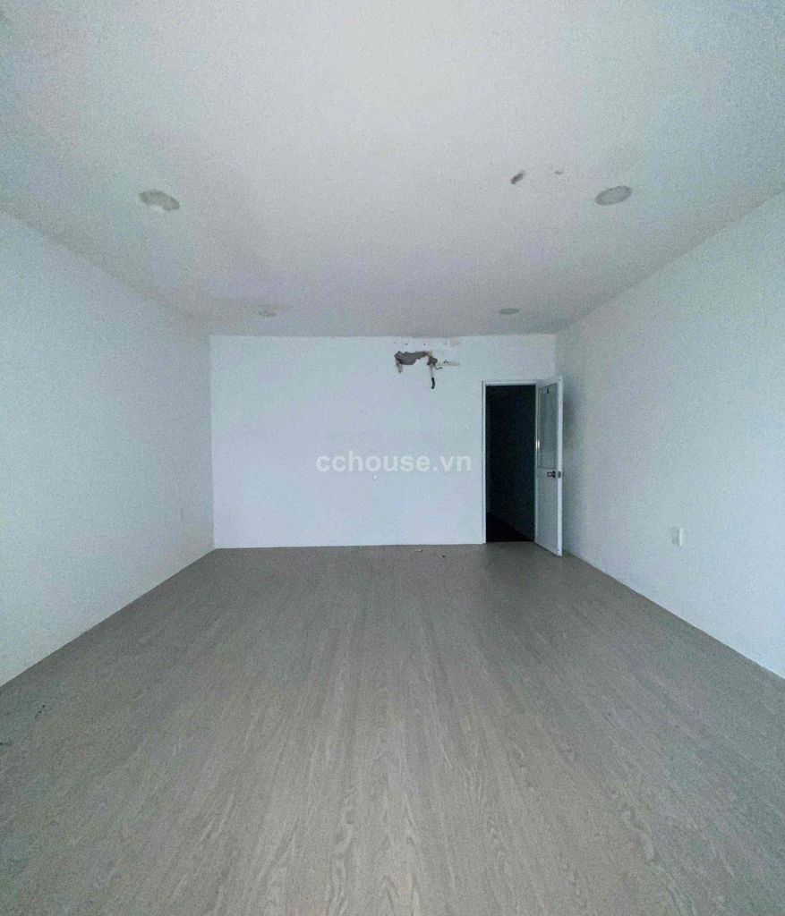 Cho thuê nhà MT Nguyễn Chí Thanh, P.Diên Hồng. DT 4.5x15m, 4 tầng
