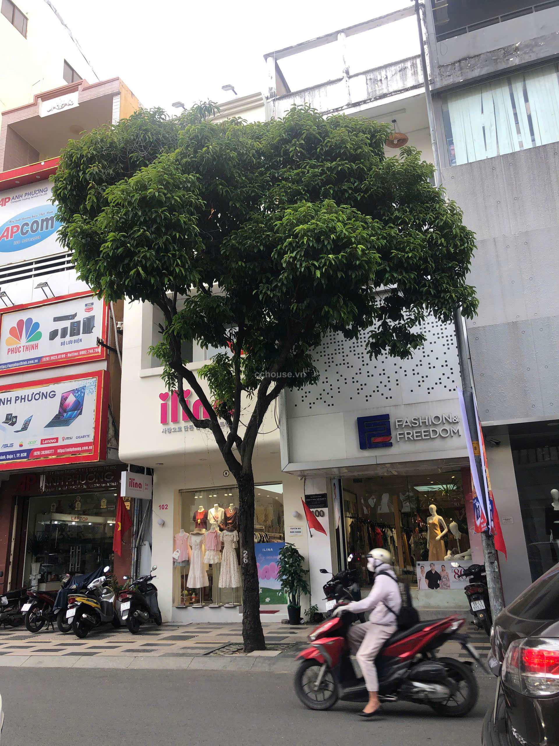 Cho thuê nhà MT 100 Nguyễn Trãi, P.Bến Thành. DT 4x26m, 3 tầng