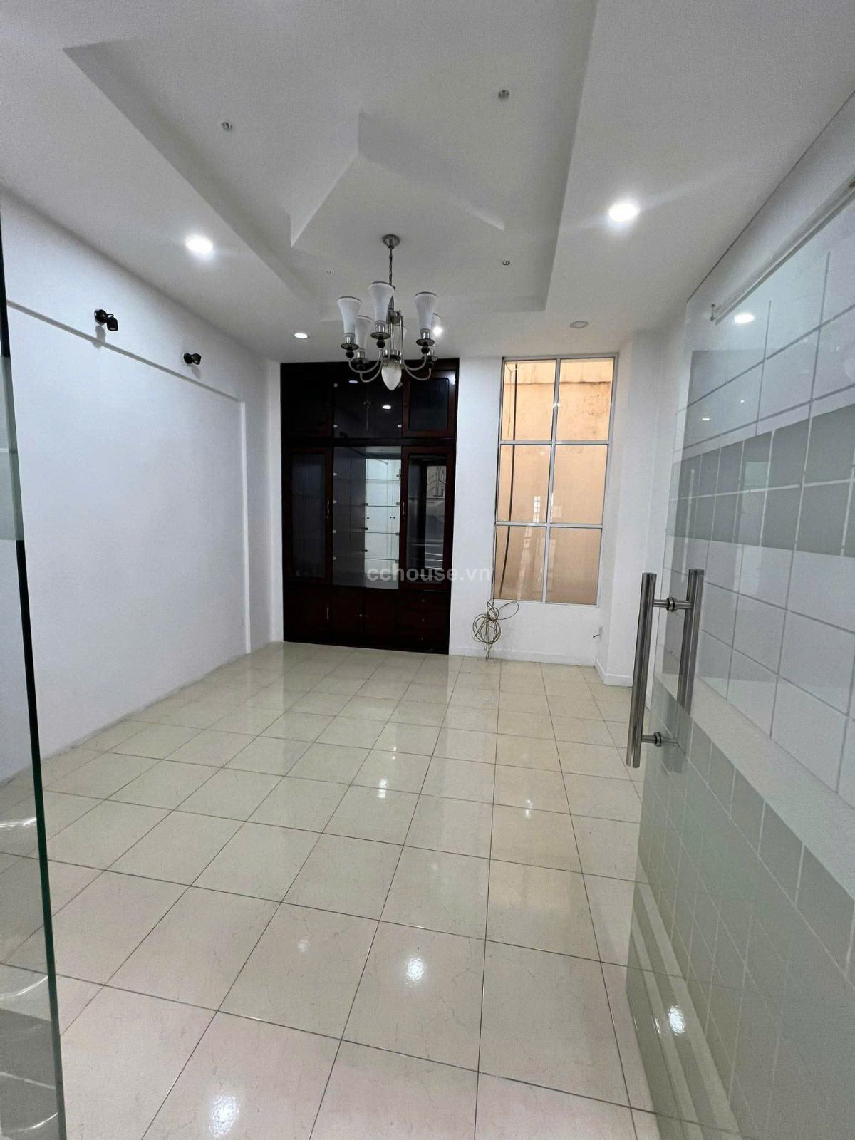 Cho-thue-NCMT-425-Nguyen-Thai-Binh-PBay-Hien-DT-42x17m-4-tang-id8882