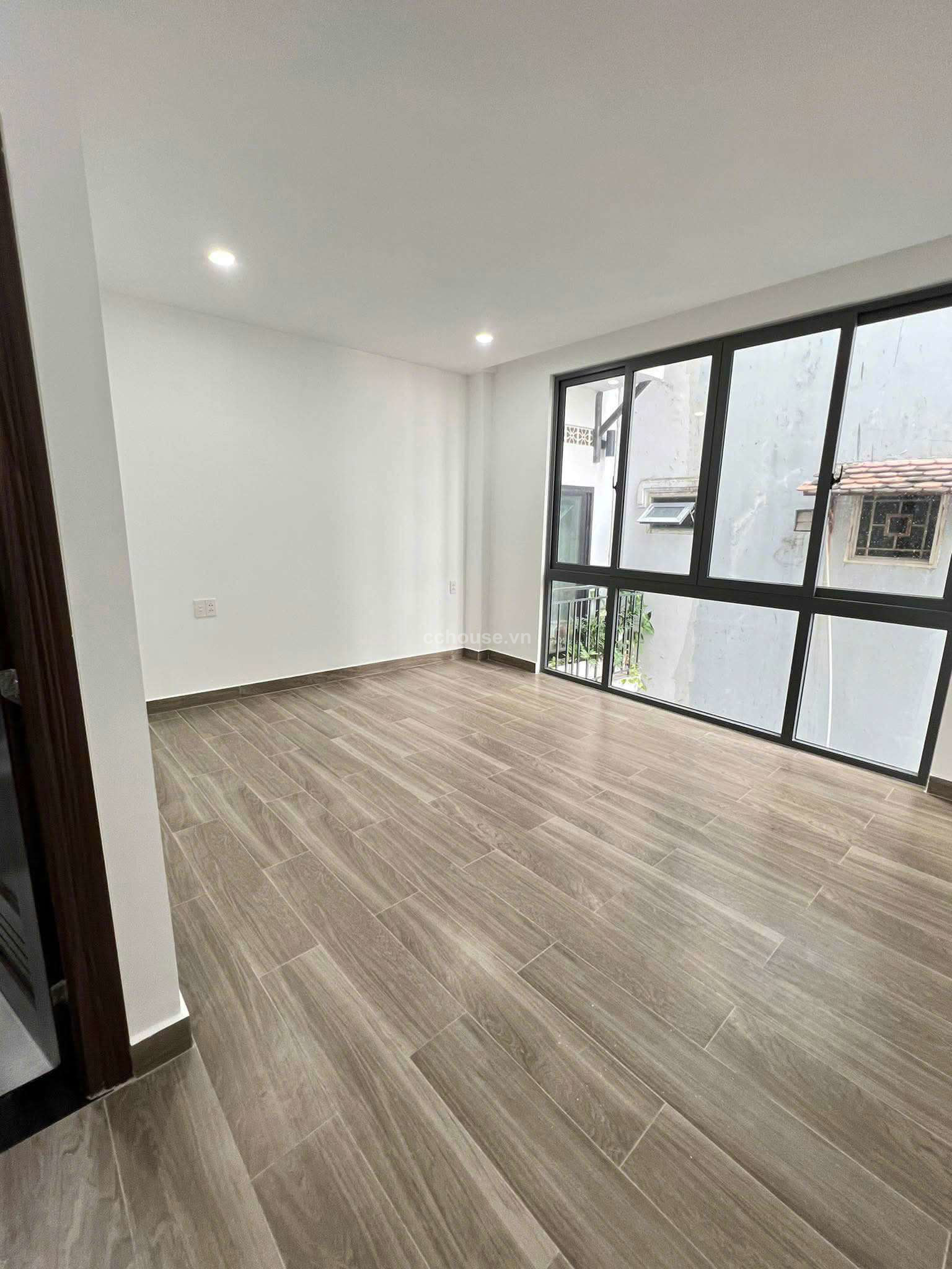 Bán nhà 2MT Trường Sa, P.Nhiêu Lộc. DT 4.75x17m, 6 tầng MCT