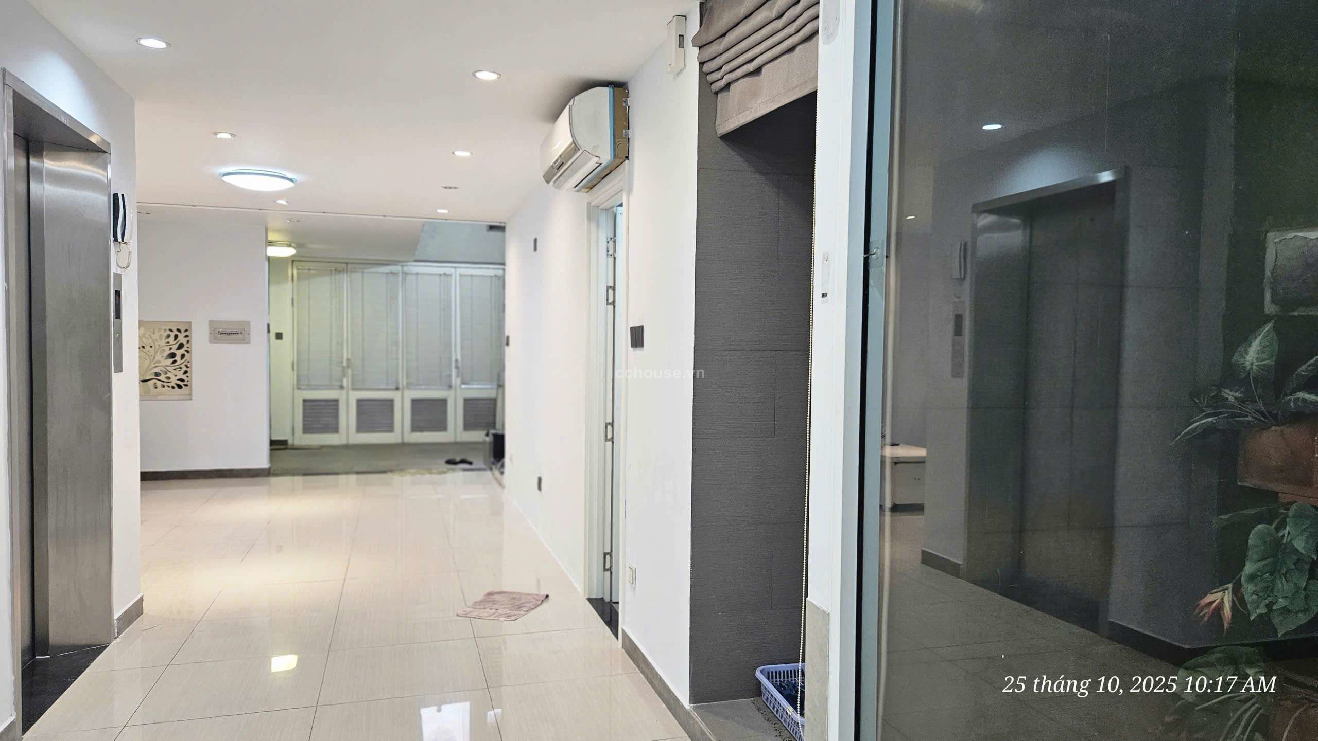 Hẻm xe hơi  6m ngay 606 đường 3/2 . Q.10. . 5 tầng  có tháng máy .