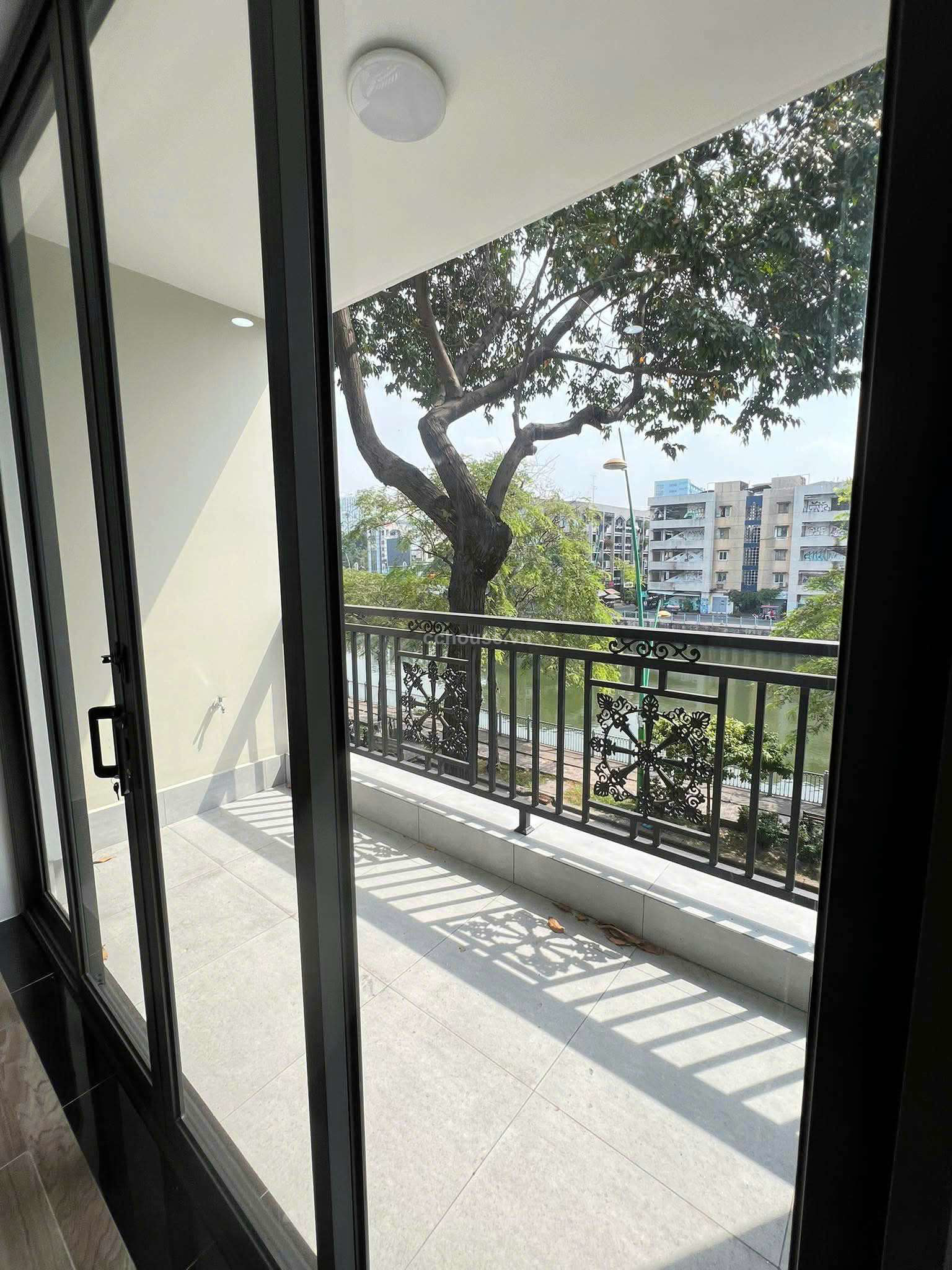 Bán nhà 2MT Trường Sa, P.Nhiêu Lộc. DT 4.75x17m, 6 tầng MCT