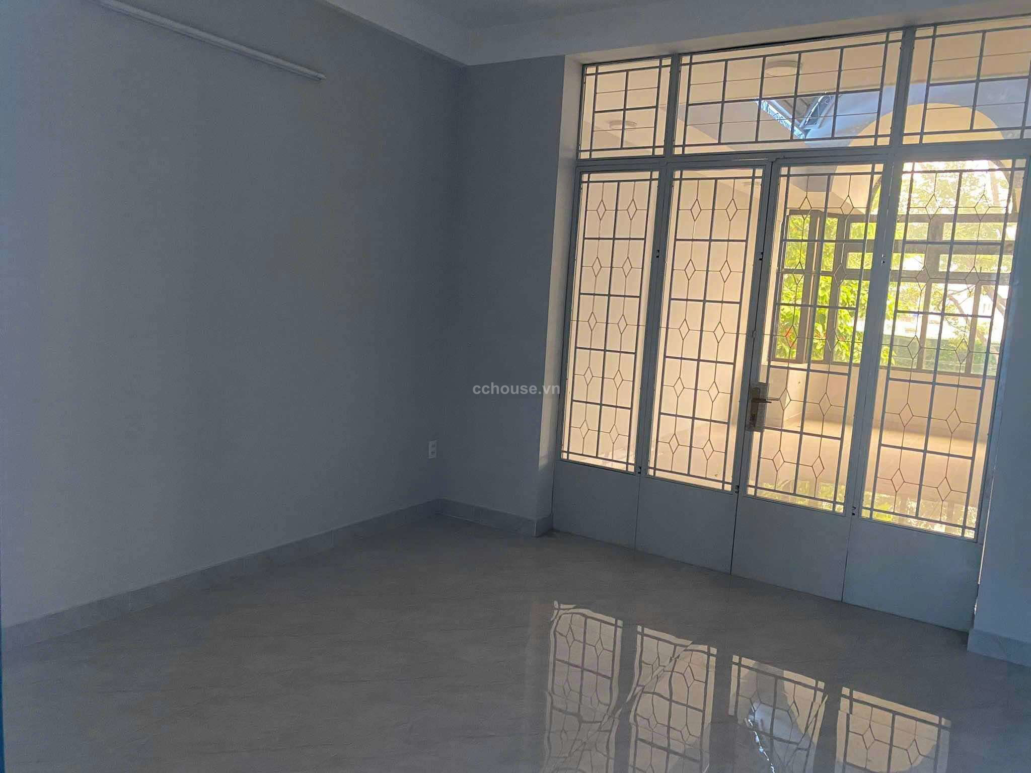 Cho thuê nhà MT An Dương Vương, P.An Đông. DT 4x20m, 6 tầng