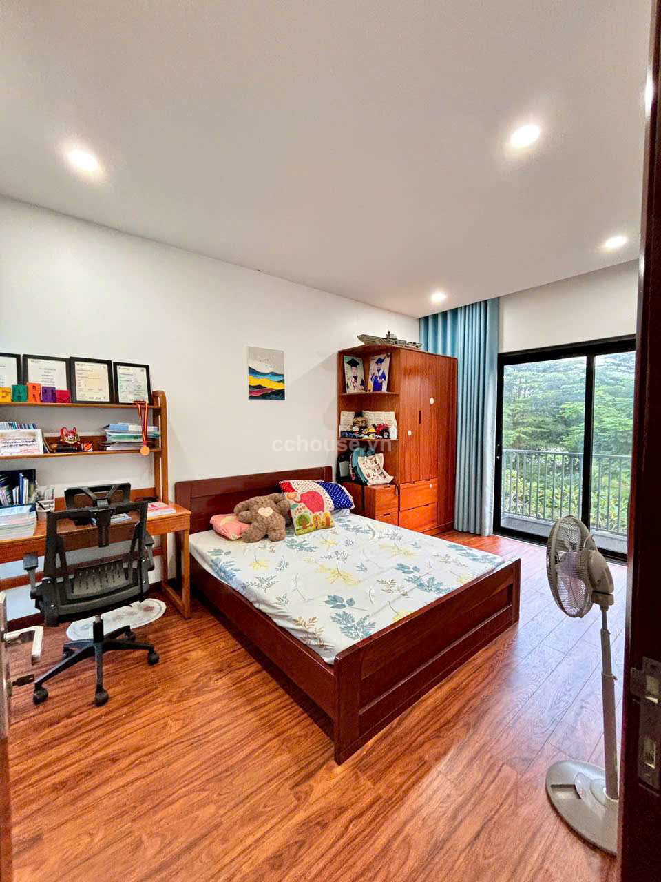Biệt thự MT đường B1, P.Long Phước. DT 13x22m, 3 tầng