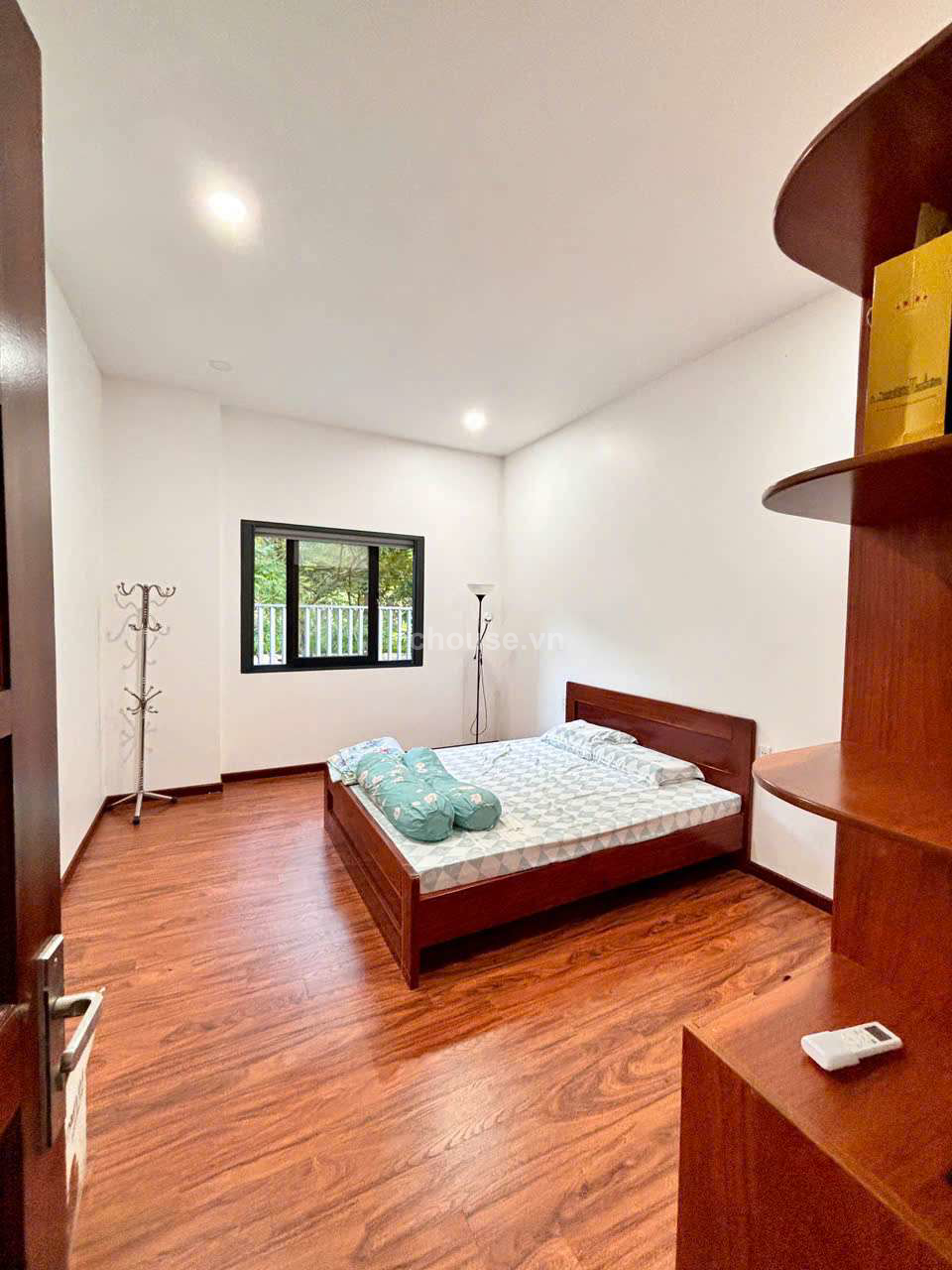 Biệt thự MT đường B1, P.Long Phước. DT 13x22m, 3 tầng