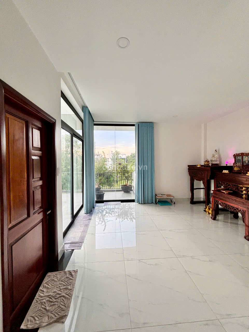 Biệt thự MT đường B1, P.Long Phước. DT 13x22m, 3 tầng