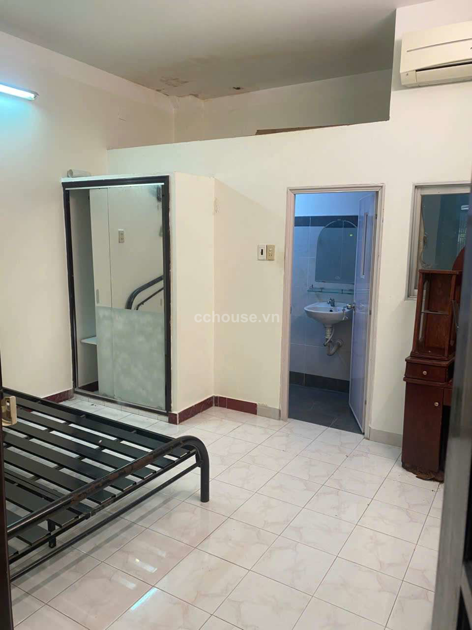 Hẻm nhựa 8m  Lê Văn Sỹ .P.12. Q3 