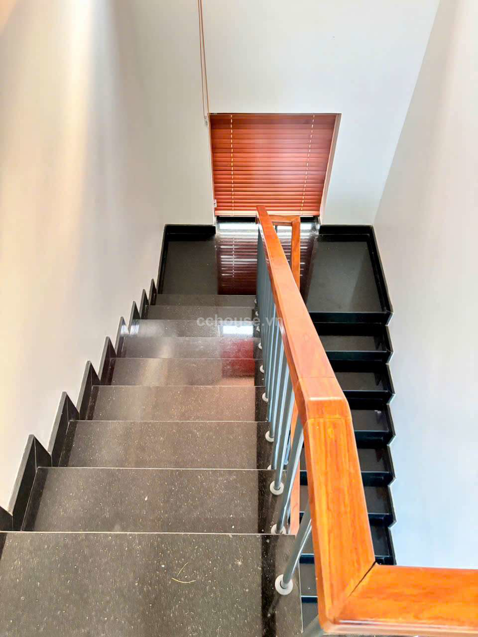 Biệt thự MT đường B1, P.Long Phước. DT 13x22m, 3 tầng