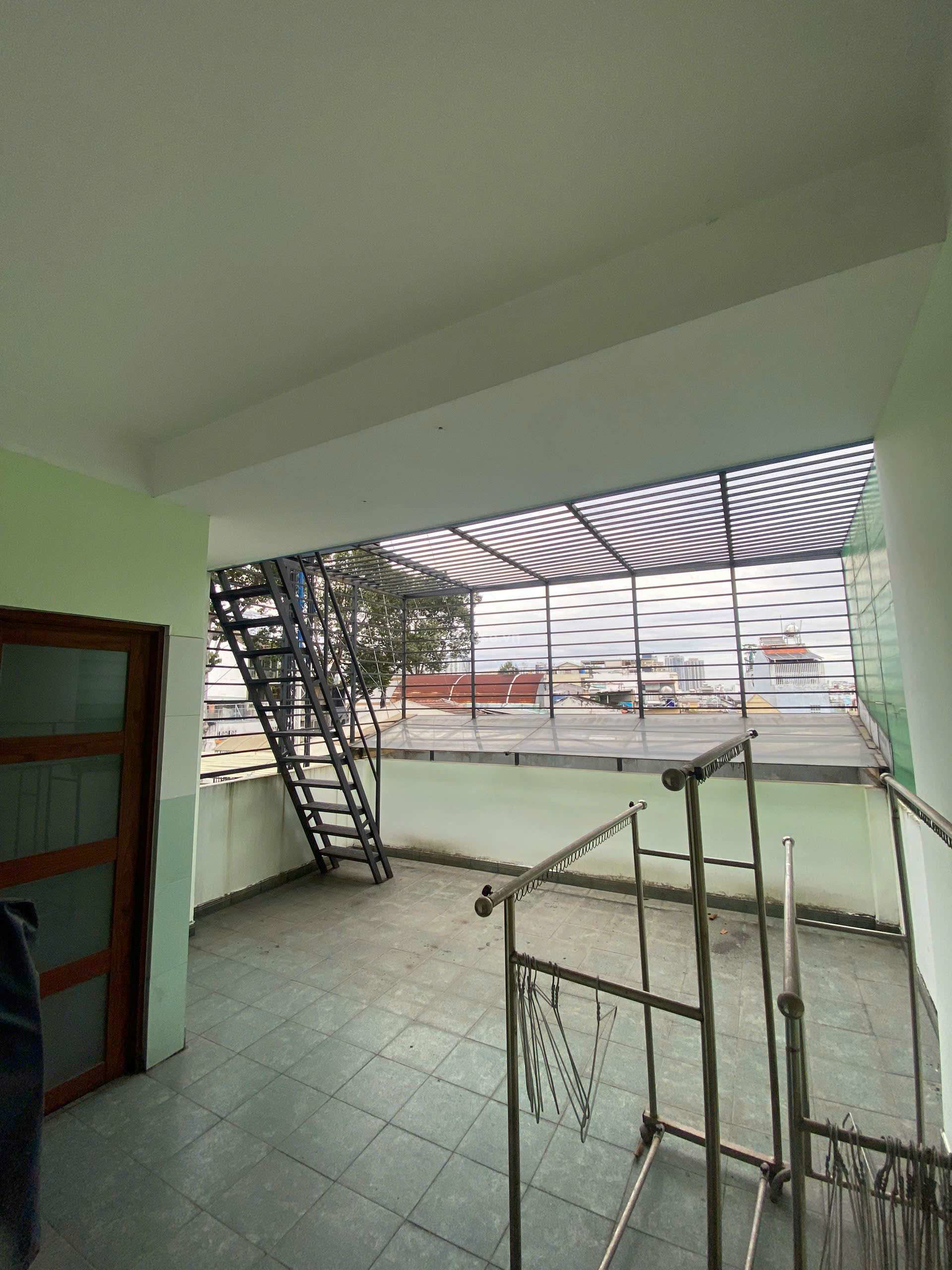 NHÀ MẶT TIỀN NGUYỄN CHÍ THANH, QUẬN 10, DT: NỞ HẬU 5X15M, TẦNG, CHO THUÊ 60TR, GIÁ 32 TỶ
