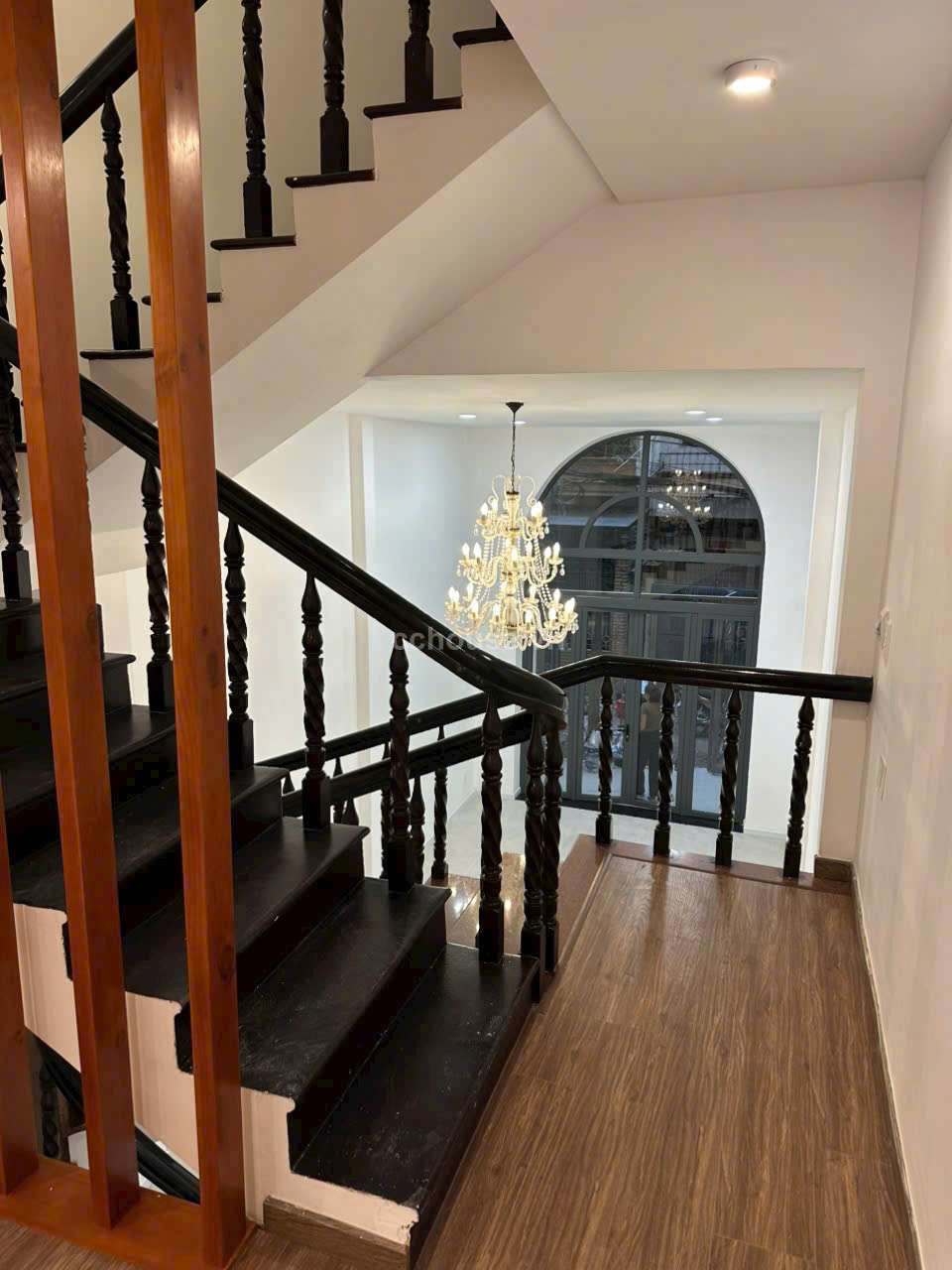 Nhà 5 tầng Hẻm 6m CMT8 giáp Q3.