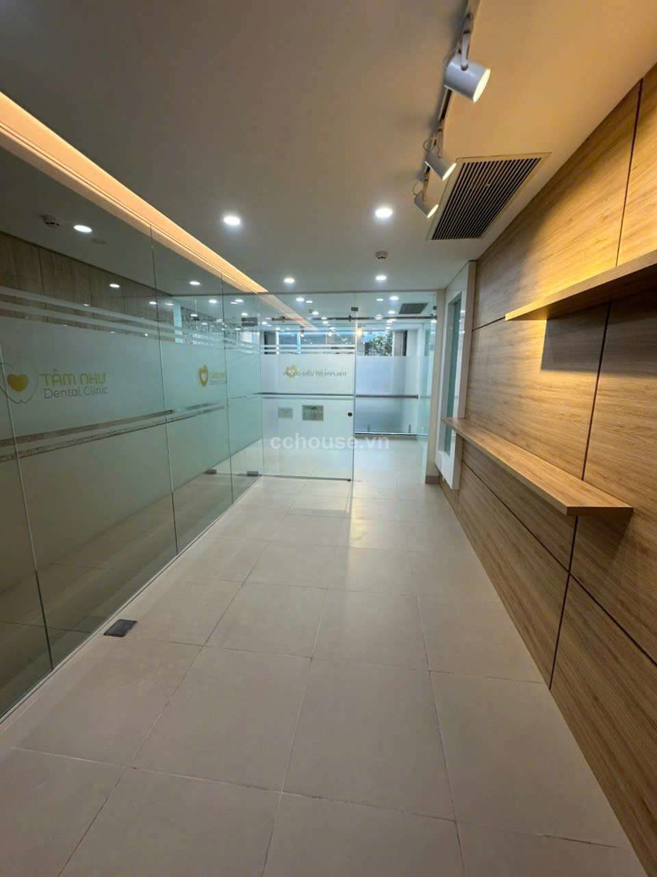 Tòa nhà 6 tầng Đường Nhựa 8m Sư Vạn Hạnh Khu Văn Phòng . Giá Giảm Mạnh