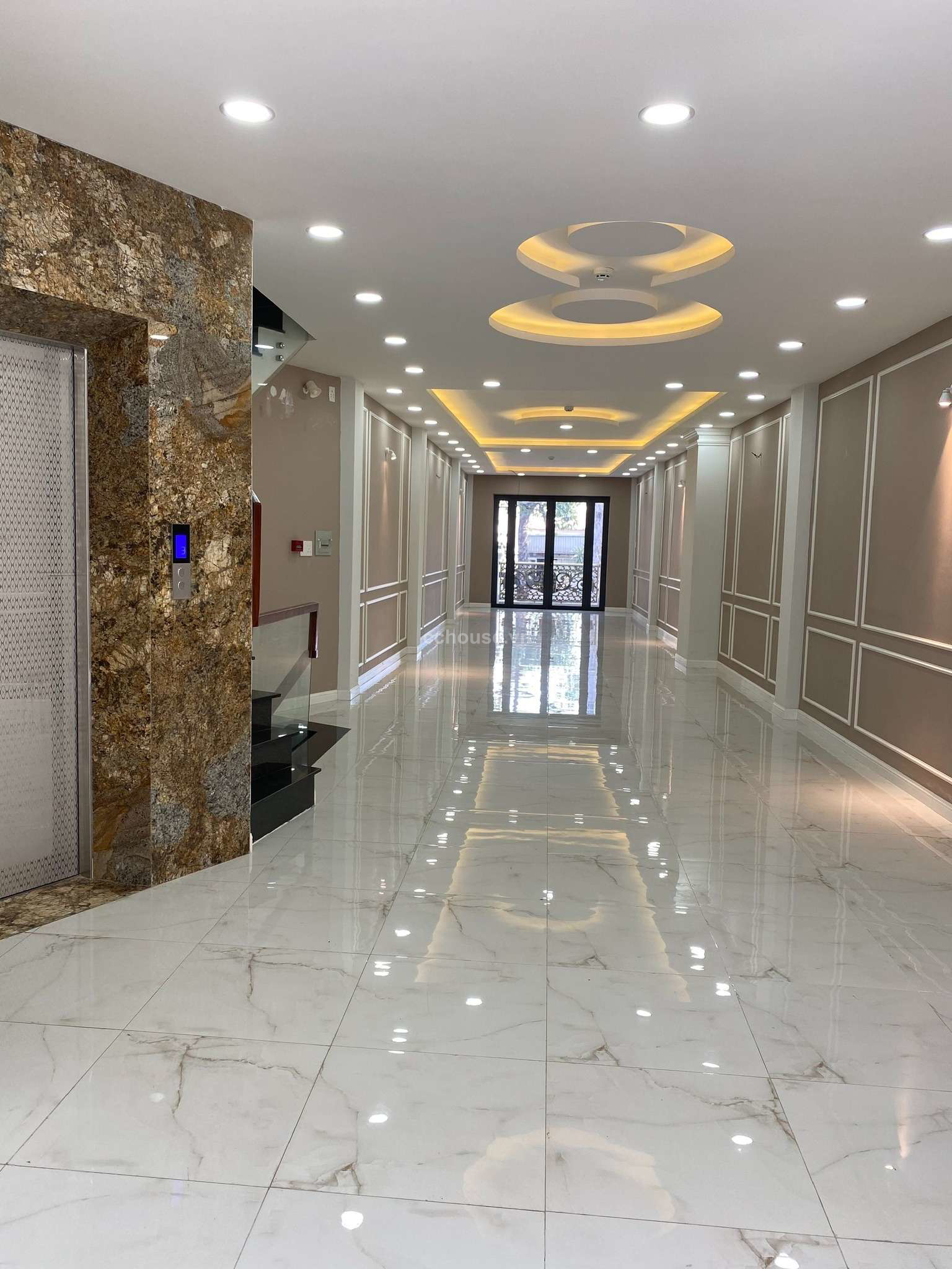 Cho thuê nhà MT Ngô Gia Tự, P.Vườn Lài. DT 4x22m, NH 6m. 6 tầng ST