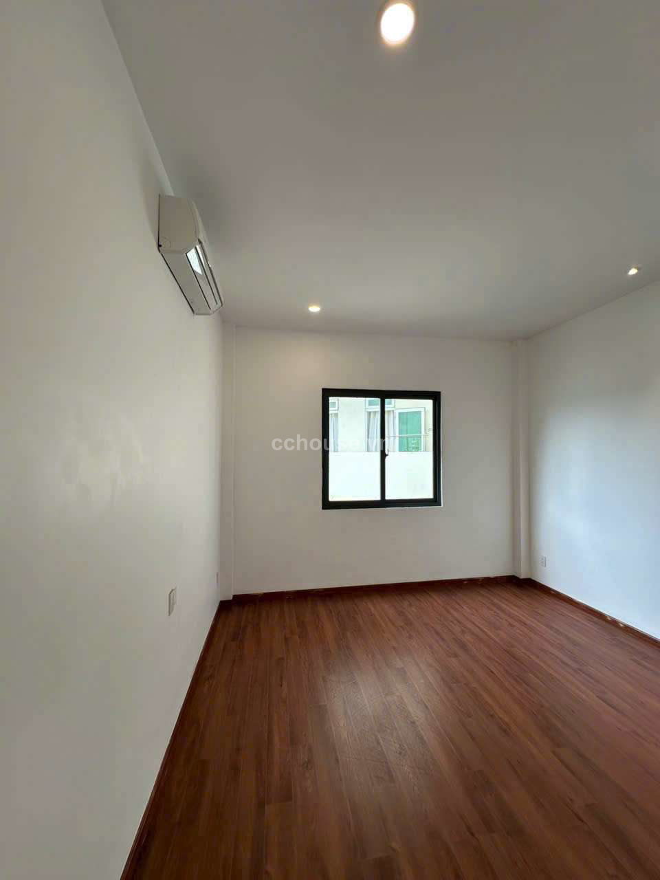 Nhà 5 tầng Hẻm 6m CMT8 giáp Q3.