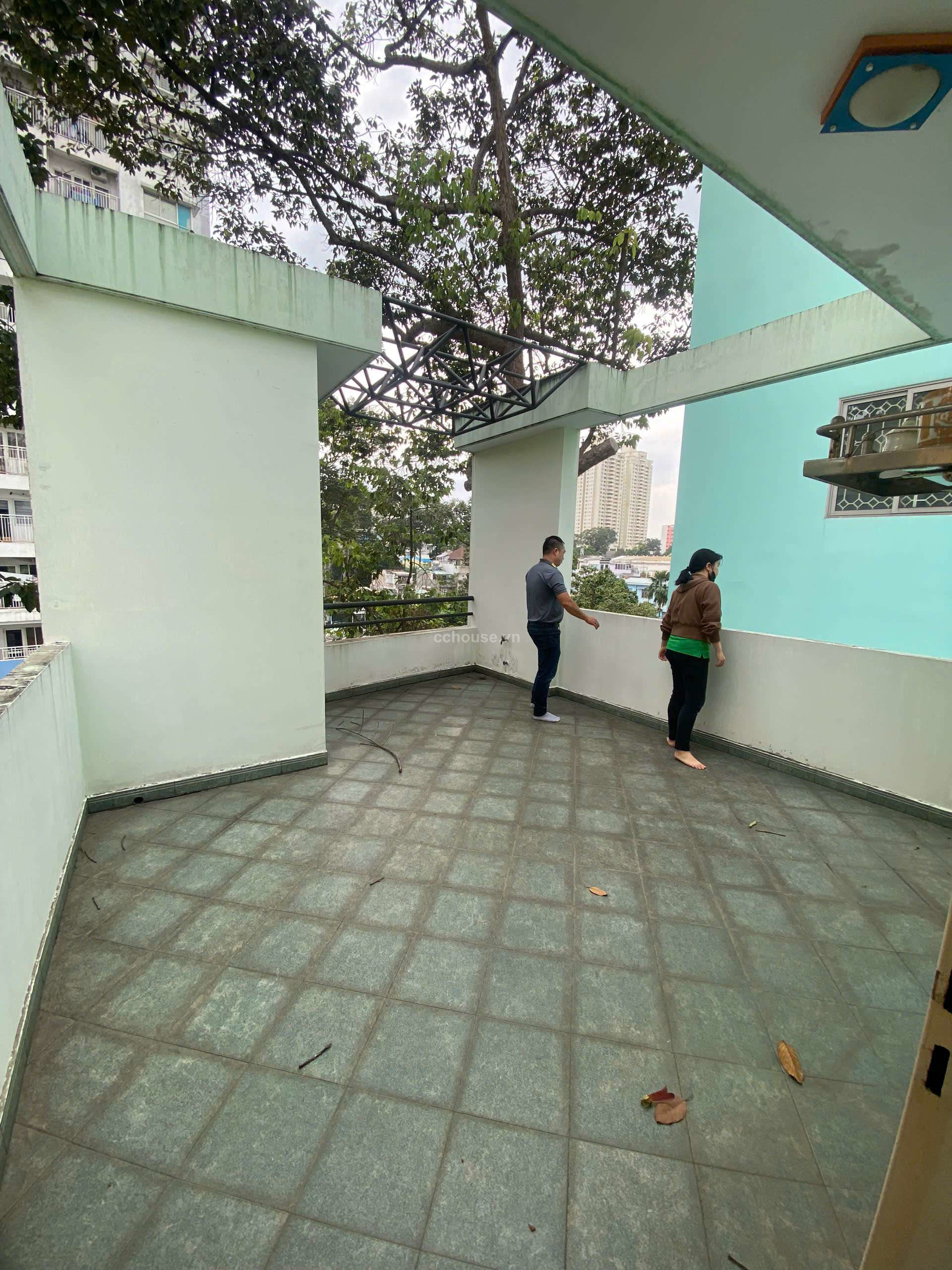 NHÀ MẶT TIỀN NGUYỄN CHÍ THANH, QUẬN 10, DT: NỞ HẬU 5X15M, TẦNG, CHO THUÊ 60TR, GIÁ 32 TỶ