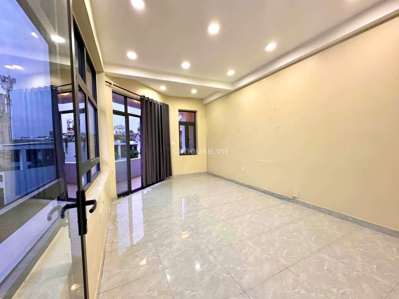 Toà nhà 6 tầng Mặt tiền kinh doanh ngay trung tâm Q. Tân Bình