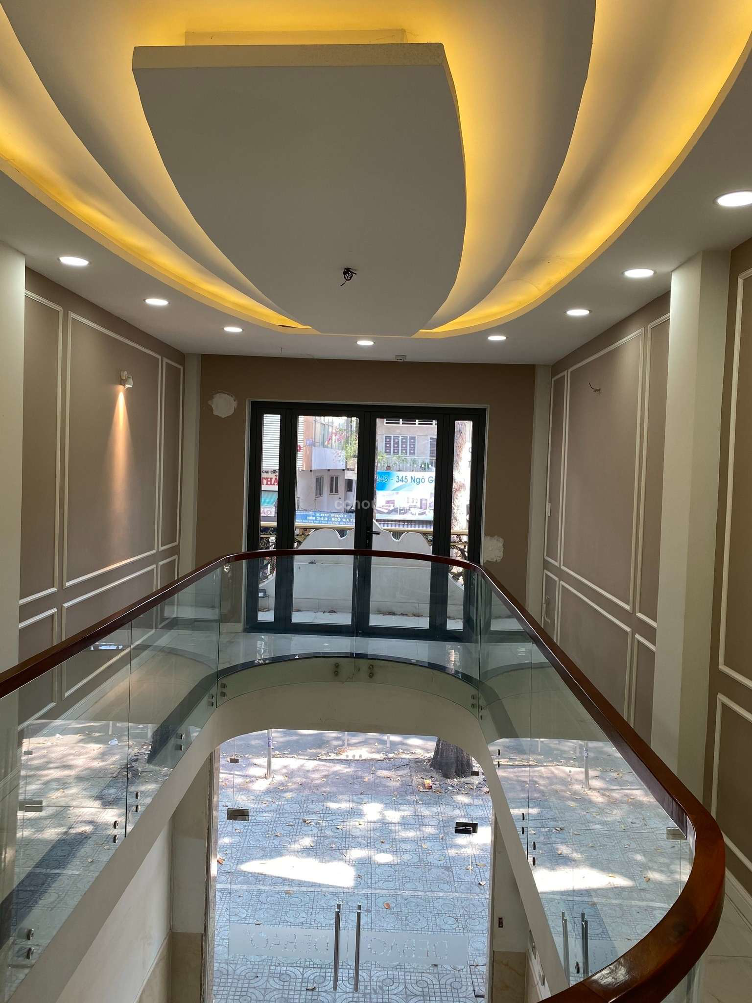 Cho thuê nhà MT Ngô Gia Tự, P.Vườn Lài. DT 4x22m, NH 6m. 6 tầng ST