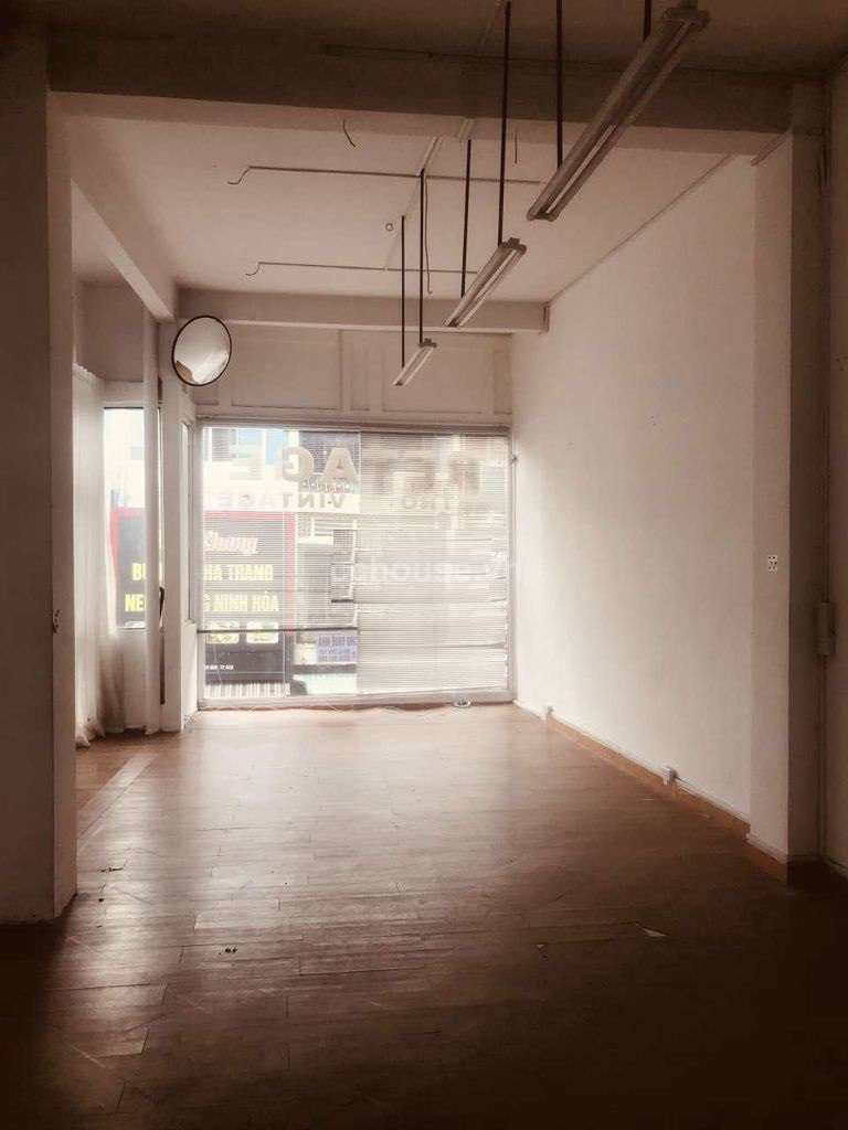 Bán nhà căn góc MT Phạm Văn Hai, P.Tân Sơn Nhất. DT 4x12m, 5 tầng