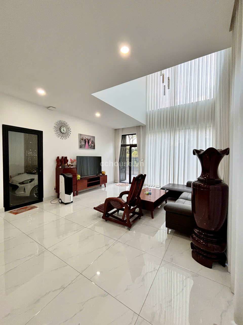 Biệt thự MT đường B1, P.Long Phước. DT 13x22m, 3 tầng