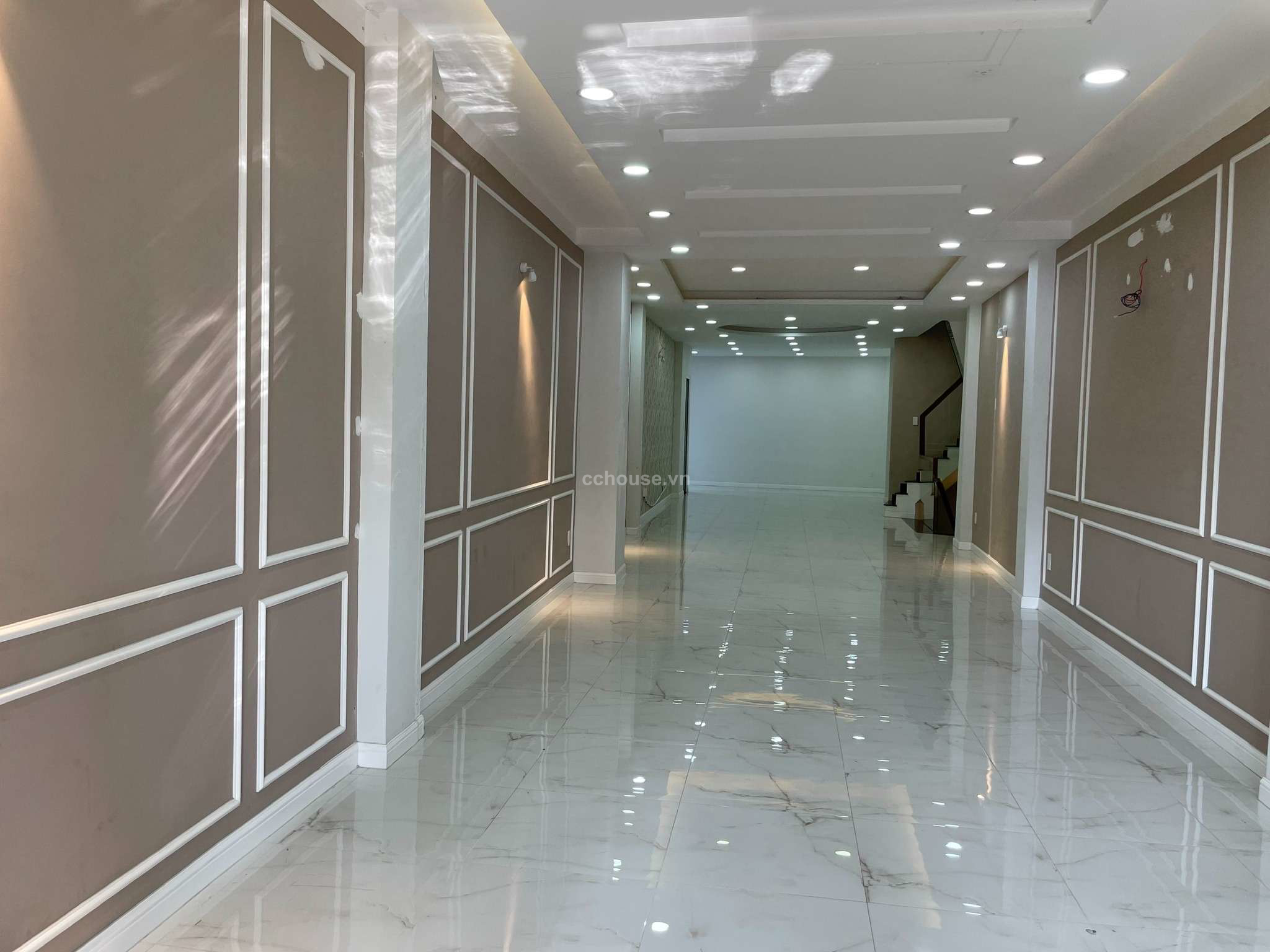 Cho thuê nhà MT Ngô Gia Tự, P.Vườn Lài. DT 4x22m, NH 6m. 6 tầng ST