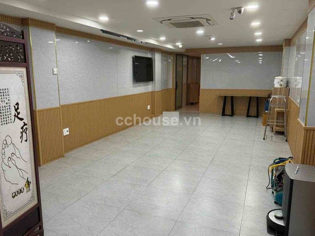 Cho thuê nhà MT Hùng Vương, P.Chợ Quán. DT 4.1x42m, hầm 5 tầng